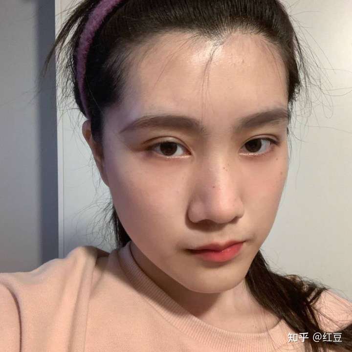 你见过鼻子塌,但是又好看的女生吗?