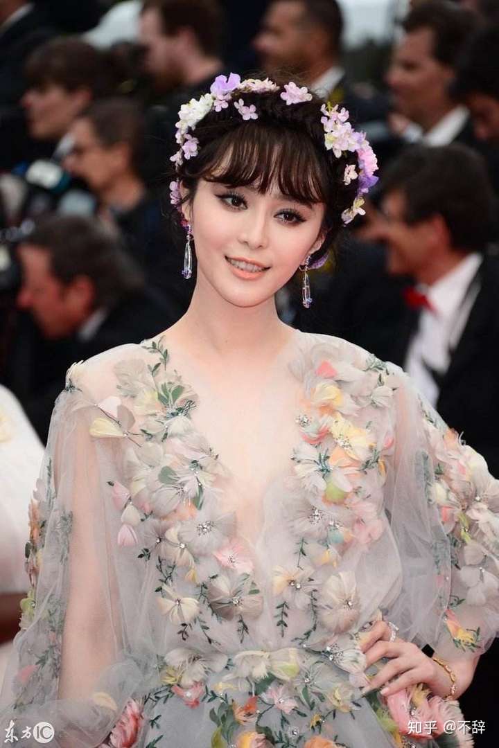 大家认为女明星里的颜值天花板是谁?