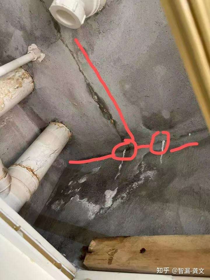 卫生间天花板漏水,这是什么原因导致的?