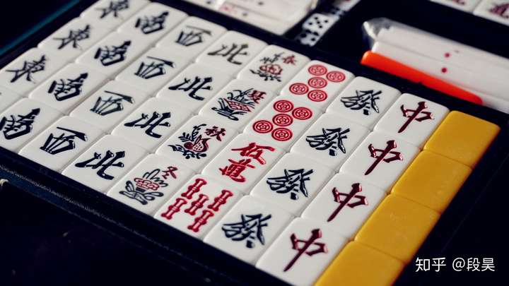 为什么部分日本麻将牌中会有春夏秋冬四张花牌,有什么