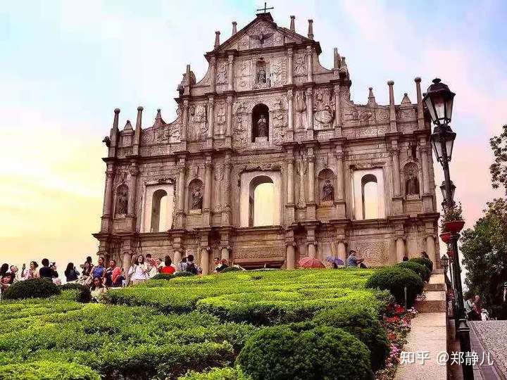 大三巴牌坊 澳门最著名的历史地标,《世界遗产名录》中的一员,大三巴