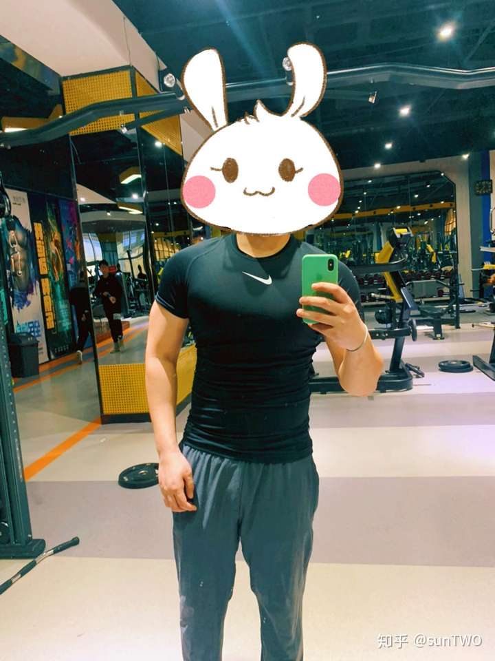 男生185cm150斤的照片,185cm160斤男生图片 男生185cm体重多少算胖?