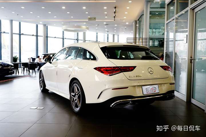 每日侃车 汽车媒体 说到豪华品牌紧凑型轿跑车,奔驰cla可以说是首开