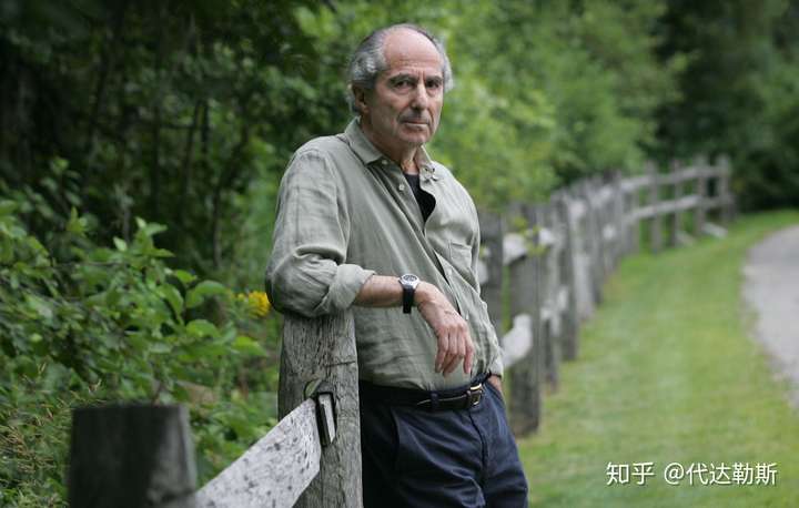 上世纪后半叶最伟大的美国小说家之一,主要描写中产生活,师承普鲁斯特