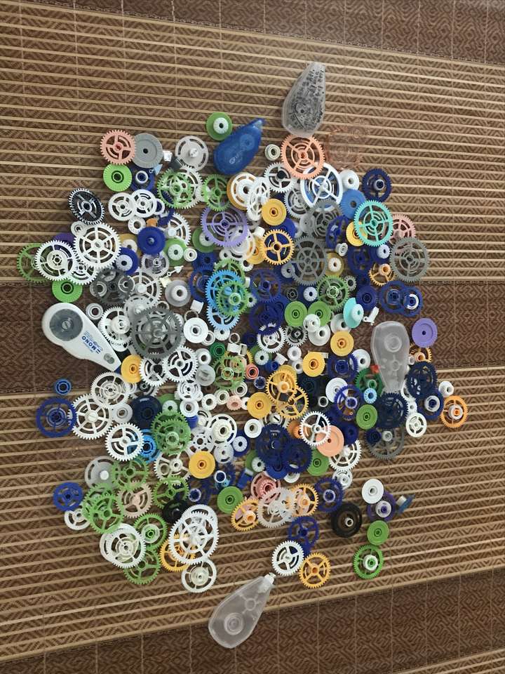 修正带用完后剩下的齿轮壳子能干什么?