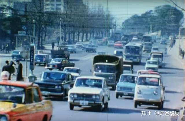 70年代,日本街头的汽车长流