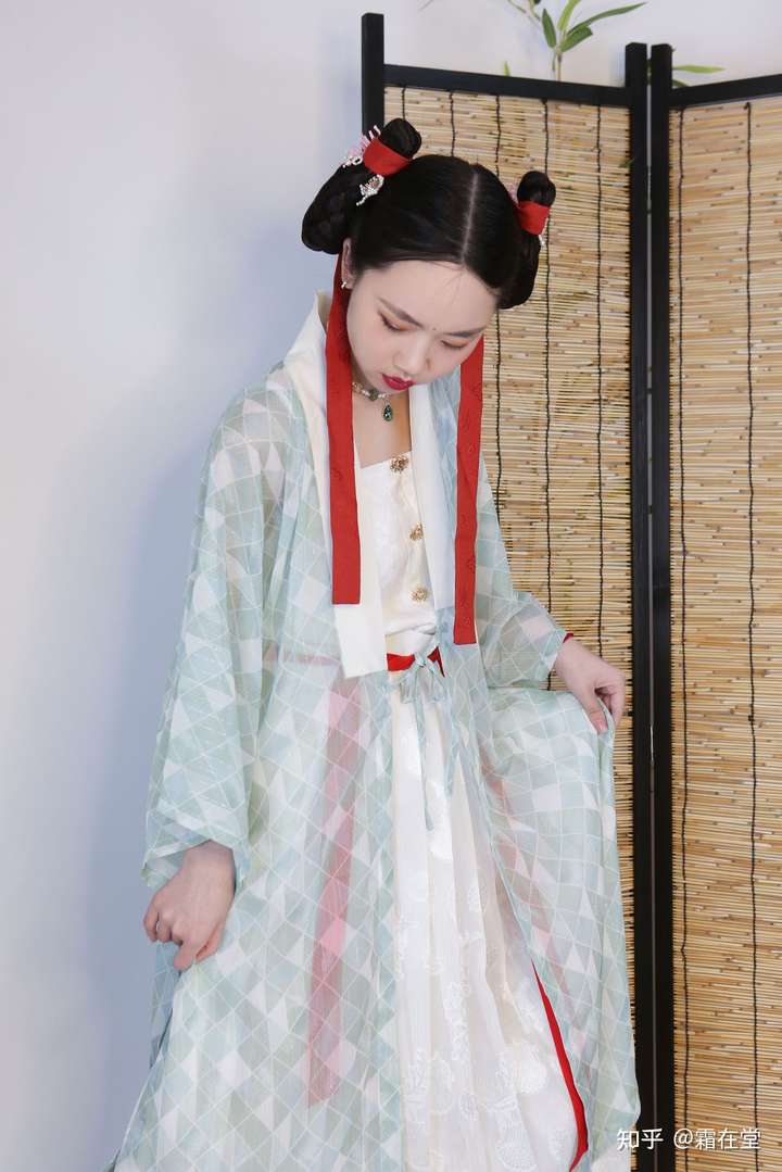朱碧家的圆领对襟薄衫 裳裳者华家的明制立领对襟纱衫和无袖衫褂