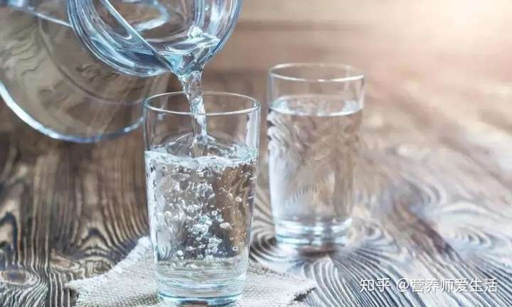 白开水纯净水矿泉水和蒸馏水哪个最适合做长期饮用水