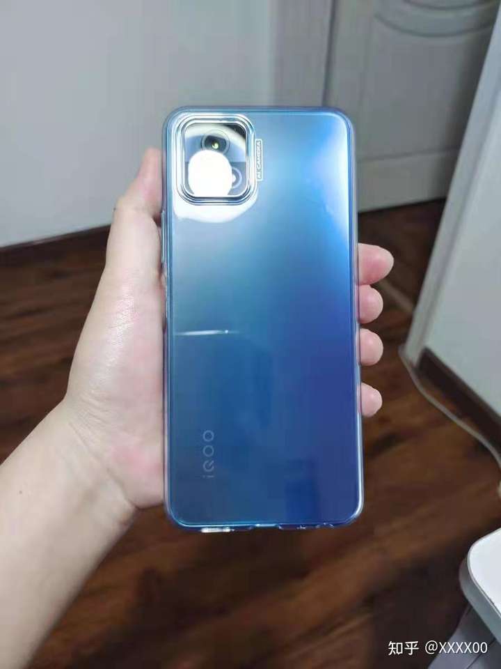 iqoo系列手机图片,iqoo所有机型图片 1498元起售的iqoou3这款手机配置怎么样有哪些亮点和不足