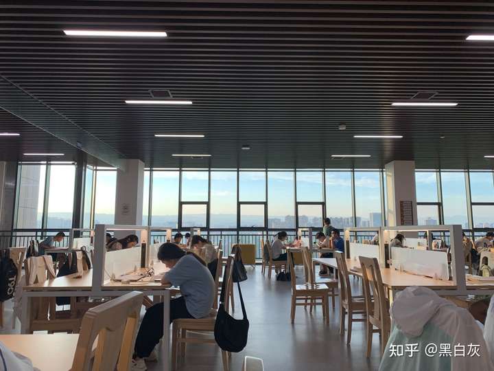 河南理工大学的图书馆或教室环境如何?是否适合上自习?