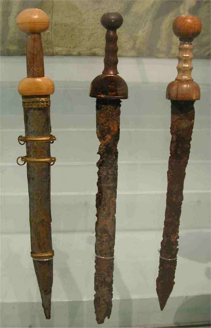 古罗马短剑,公元前200-前60年左右 迈锡尼文明青铜长剑,公元前1500年