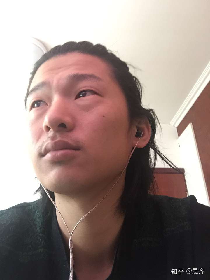妈蛋,想自拍,看了一下照片……删了,太丑了,_,嗯,回家养病……剪头发