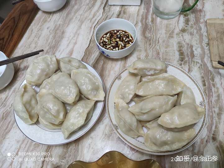 如何看待天津大学留校学生年夜饭给每人发饺子?