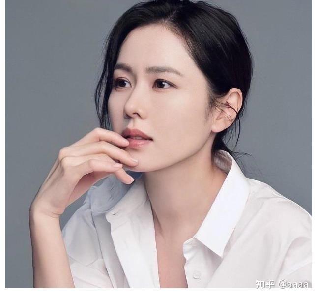 孙艺珍在韩国女演员中长相和演技分别是什么水平?