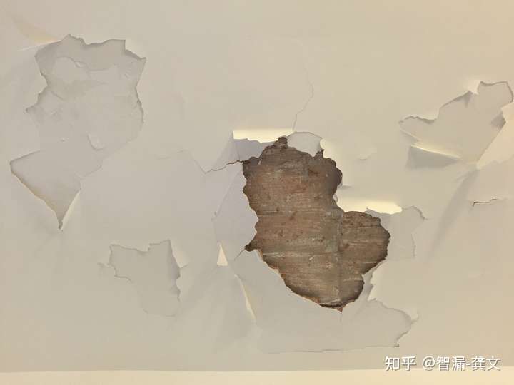顶楼天花脱落二