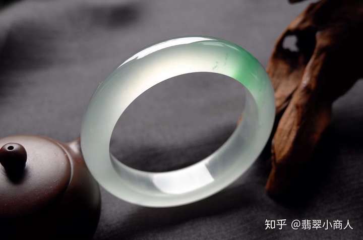 最详细的"翡翠手镯"市场价格,快看看你买亏了吗?
