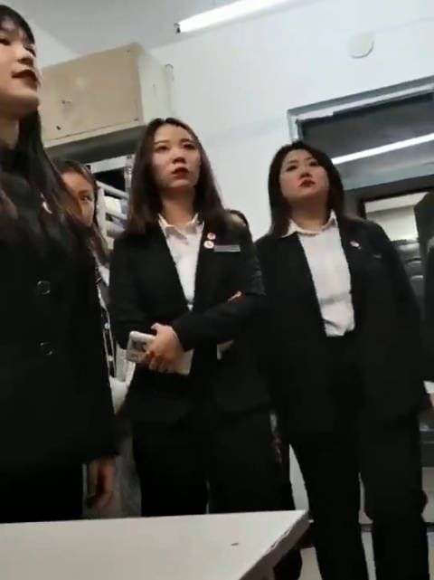 如何看待黑龙江职业学院女干部黑社会式查寝?