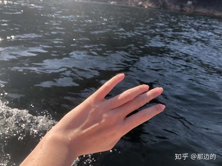 单拍手部的话,有哪些拍照的手部姿势呢?