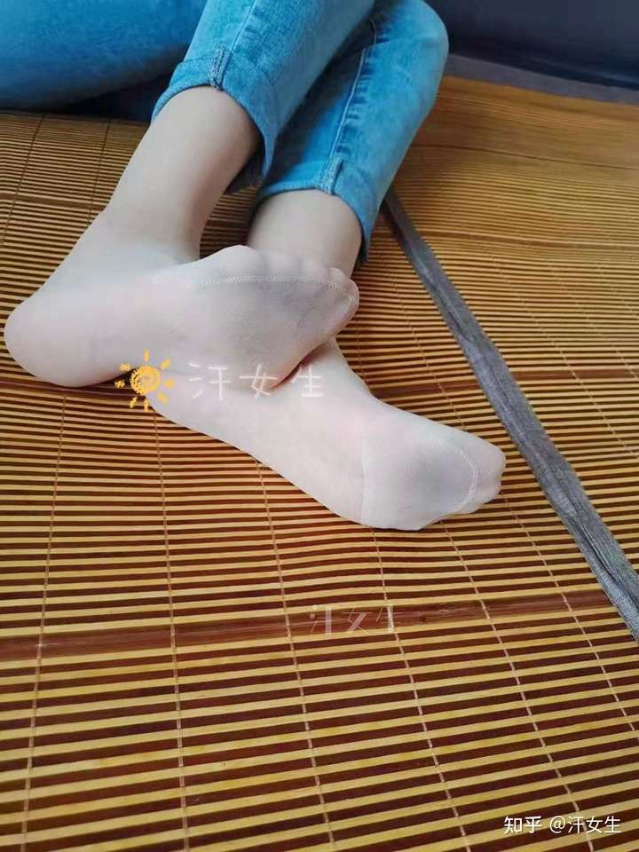 女生的脚底好看吗?