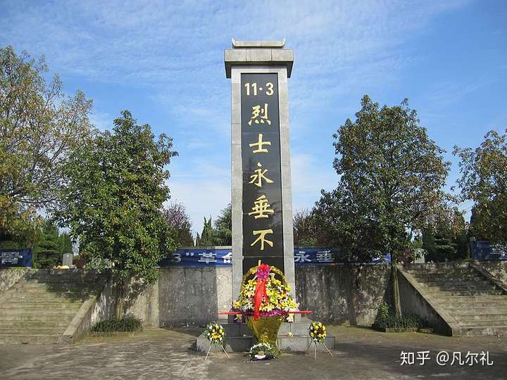 但最后纪念碑还是设在衡阳烈士陵园,烈士墓地的旁边.