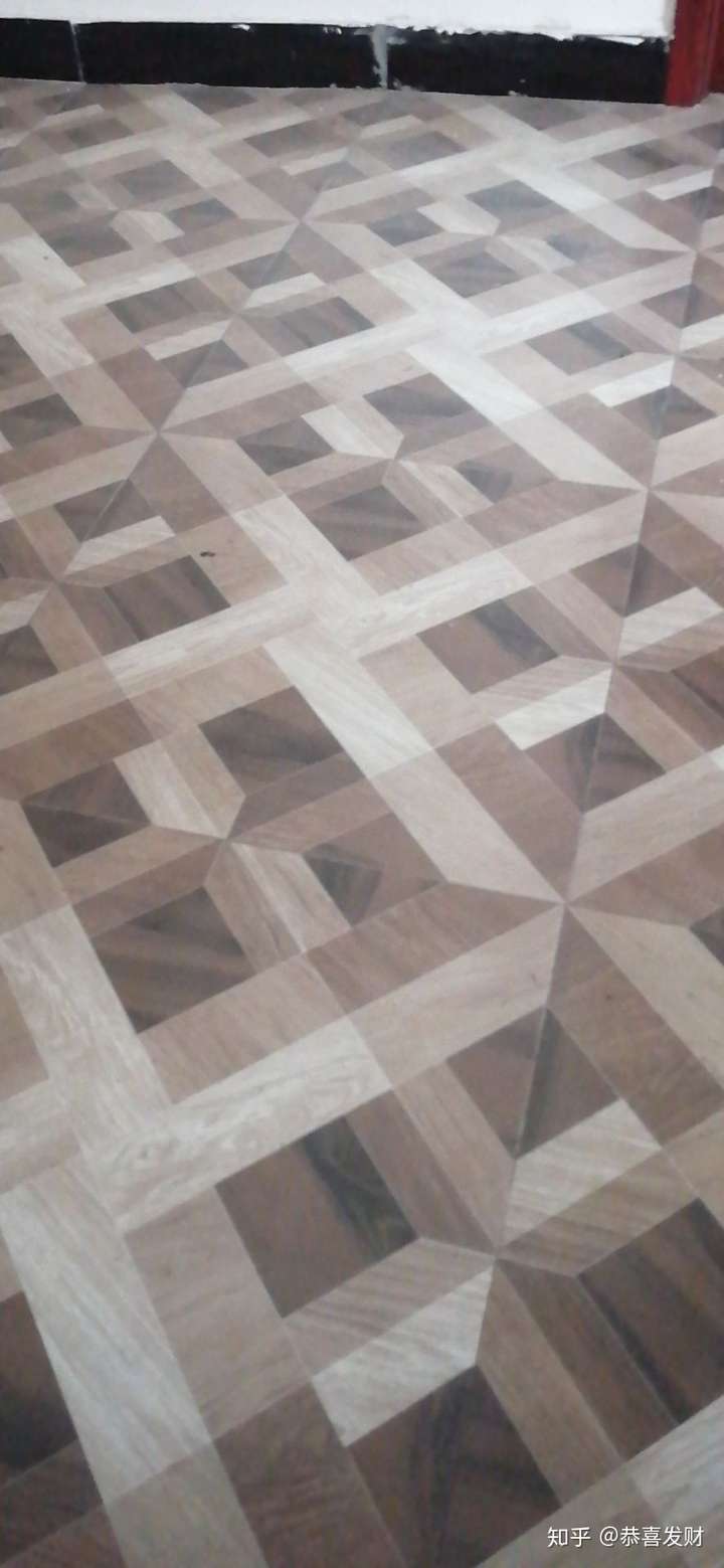 这样的地板~壁纸什么颜色好点呢?