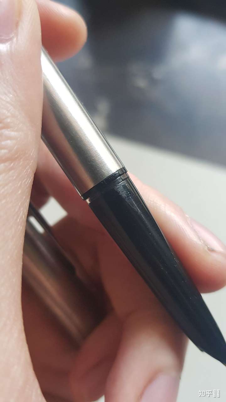 这支学生龙笔握开口处,不是很受力的地方,溜缝胶的强度应该是够的.