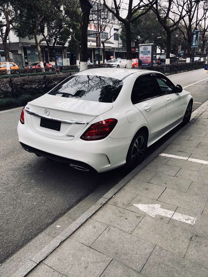 奔驰c200时尚版,奔驰c200l时尚版 奔驰c200和宝马4系如何取舍?