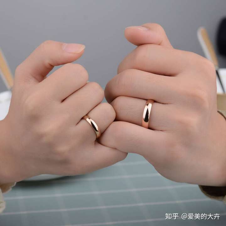 蹲一些小众品牌的情侣对戒 预算一百五以内 款式新颖就好?