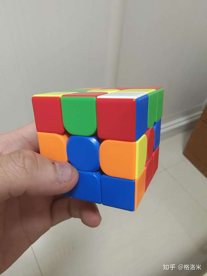 拼白色面的时候有一个色块在下面怎么快速移到上面?