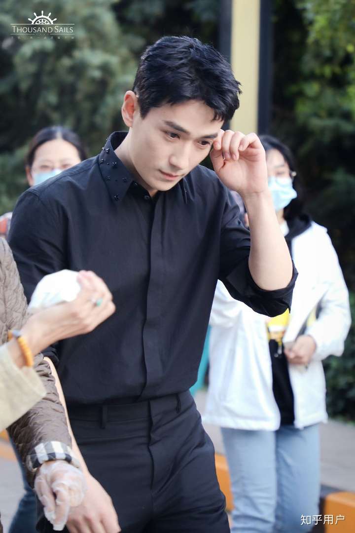 为什么很多男生喜欢朱一龙?不是说男生怎么样,就是有点好奇.