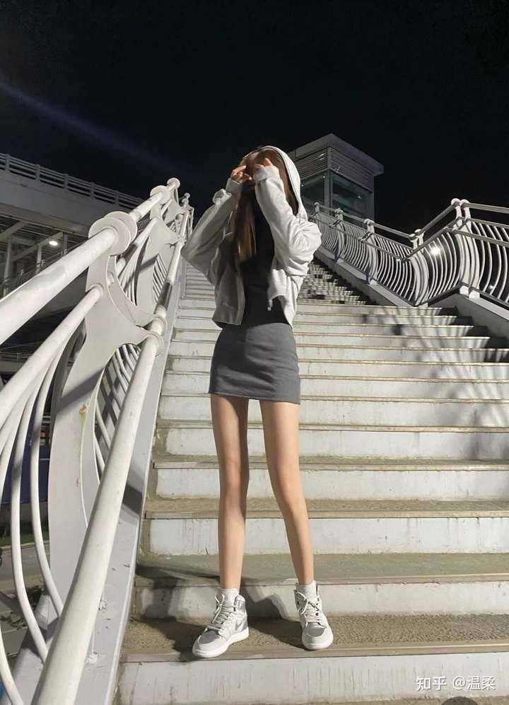 女孩165体重118斤图片,女生170体重115斤照片 身高一米六五,体重118斤,对于女生来说是个什么概念?