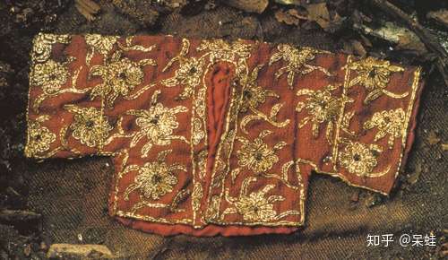 目前已知有文物的是唐代的一些被称为"背子"的短上衣,类似小马甲.