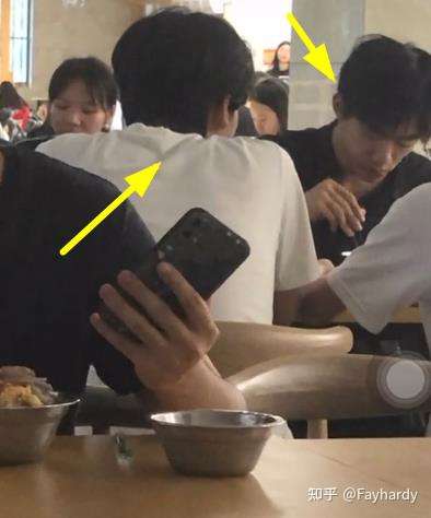 刘耀文和易烊千玺约饭粉丝晒偶遇照师兄弟梦幻联动关系真好