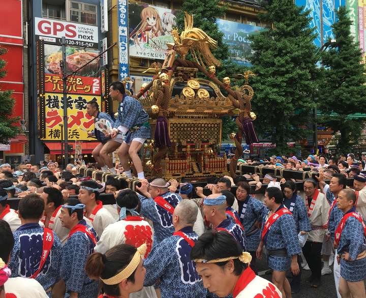 为什么日本平时和节日可以穿和服我们也应该设立一个民族日是不是