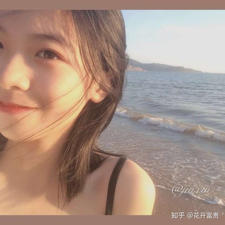 总之她还是个小网红,抖音粉丝35w,有兴趣搜嘉欣