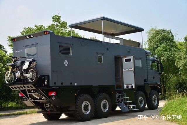 如果丧尸爆发,一辆越野车一辆房车你会选哪个作为逃生工具?