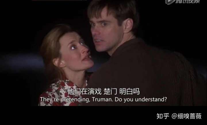 楚门的世界里哪些细节让楚门知道他在的世界是假的?