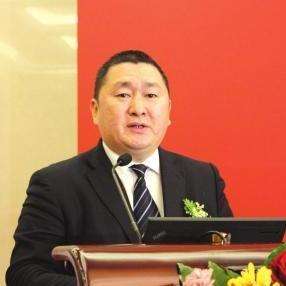 届全国政协委员,第十届全国工商联副主席,全国青联副主席,中国光彩
