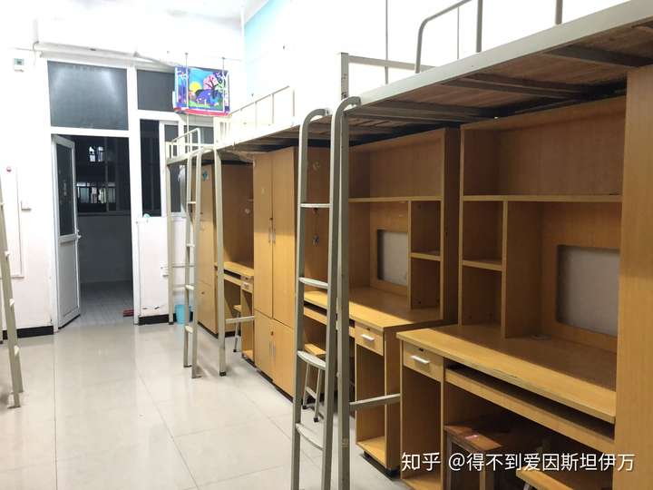 广西师范大学育才校区得宿舍怎么样?师哥师姐有照片吗