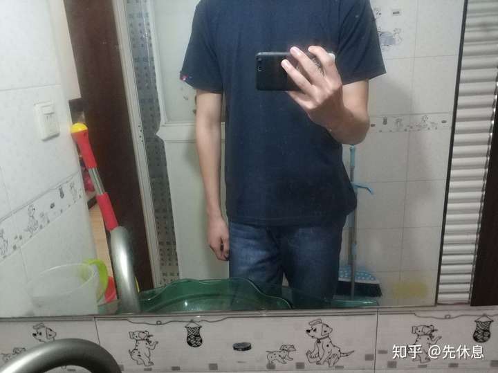 夏天到了,身形消瘦的男生适合穿什么衣服?