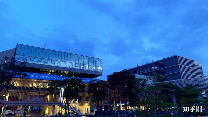 想学经管,香港中文大学(深圳)和厦门大学哪个好?