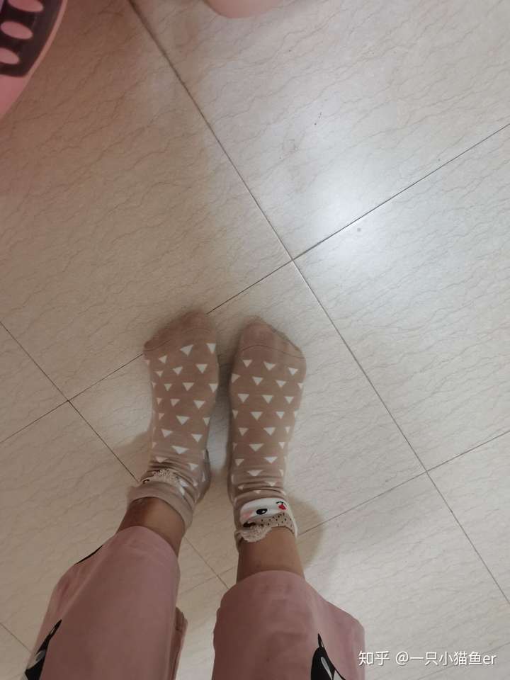 晚上穿袜子睡觉好不好?