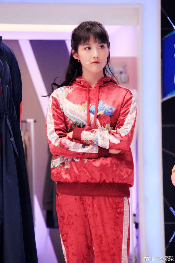 如何看待snh48李艺彤参加江苏卫视综艺《疯狂衣橱》的表现?