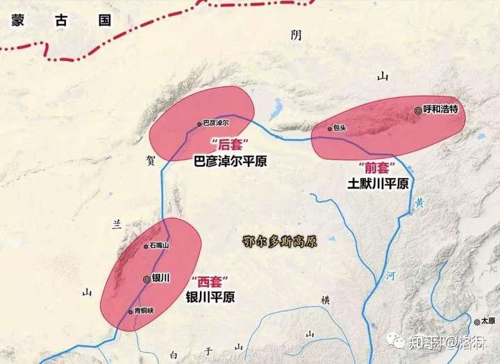乍一看,明长城以北的鄂尔多斯高原和以南的陕北黄土高原似乎在地形图