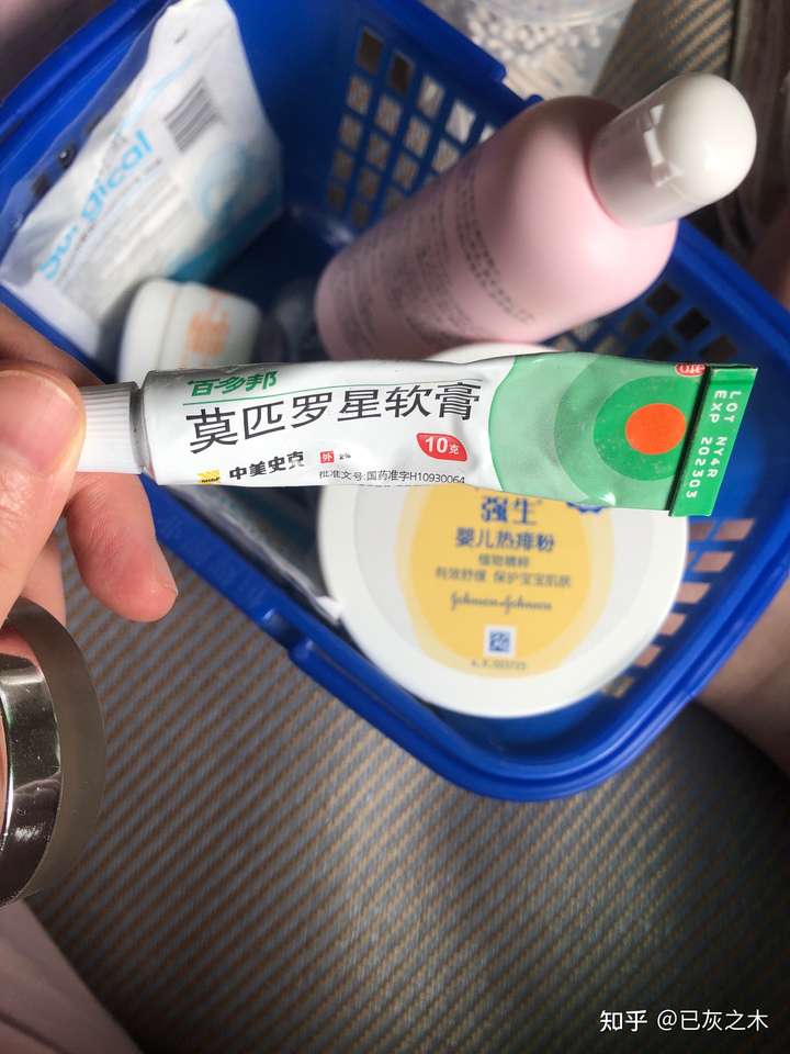 母乳喂养的宝宝肛门处有红色破皮,用药后不见好怎么办