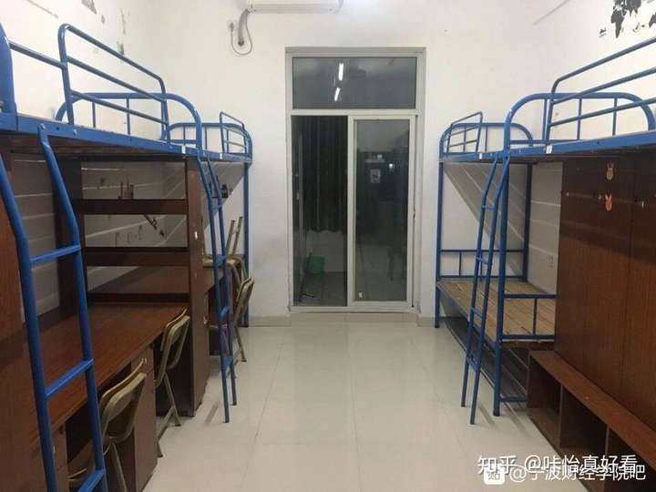 宁波财经学院的宿舍条件如何?校区内有哪些生活设施?
