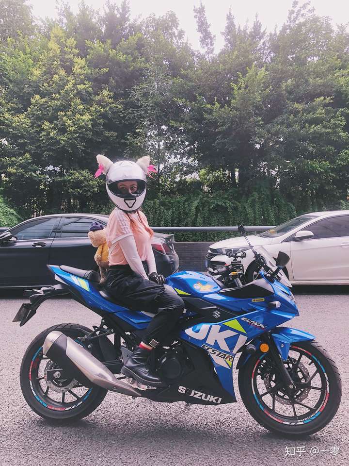 2,豪爵铃木gsx250r【座高790,带abs款售价30680,排量250,双缸水冷