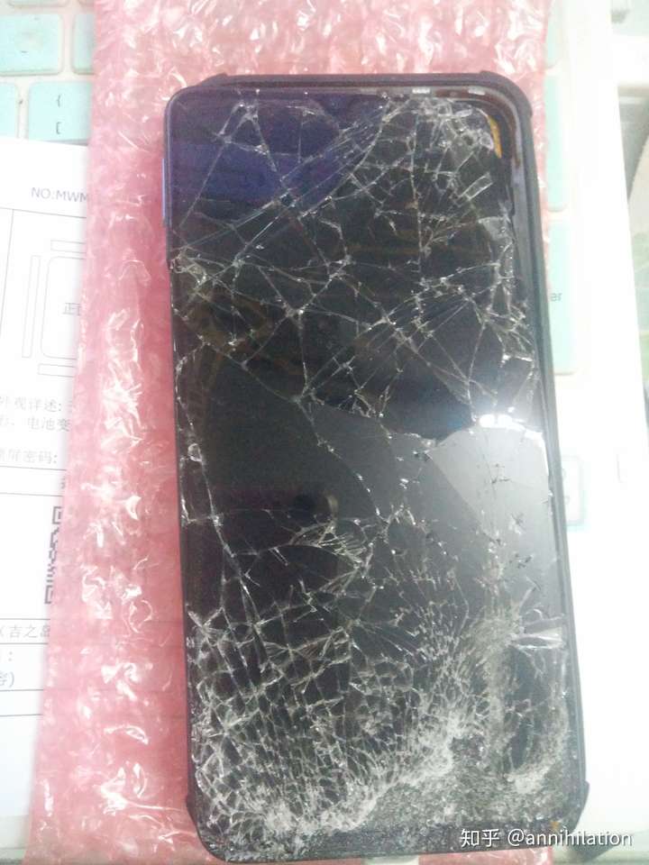 问一下大家,iqooneo855手机屏幕摔成这样.换个屏幕能修好吗?