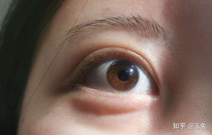 亚洲人的瞳仁只有黑色的吗?为什么欧洲国家眼睛的颜色