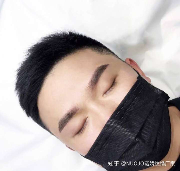 男生纹眉会被嘲笑吗?